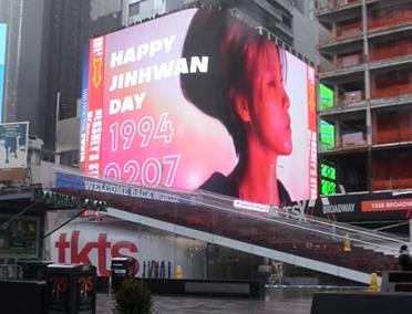 iKONキム・ジナンが誕生日を迎えニューヨークタイムズスクエア大型電光板に登場！