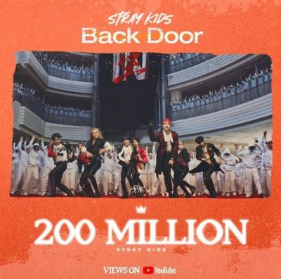 Stray Kids「Back Door」のMVがYouTube再生回数2億を突破！