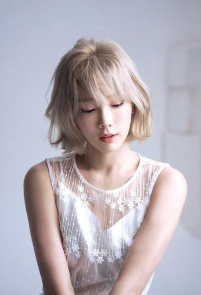 少女時代」テヨンのソロアルバムポスタービハインドスチールが