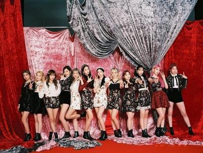 IZ*ONE、ファンが再結成のための資金収集活動をするも、個々の活動を選択！